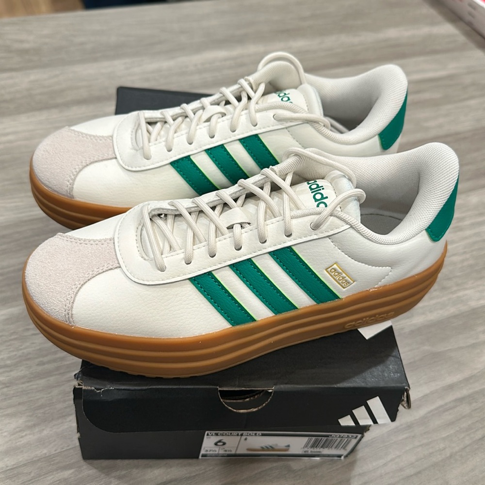 Adidas VL Court Bold Platform - Size 6 - New in Box - Creamy White/Green Stripes